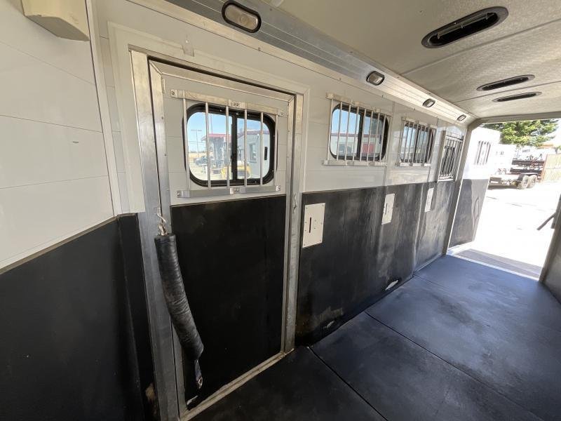 2005 Jamco 4 Horse Gooseneck Trailer image 31