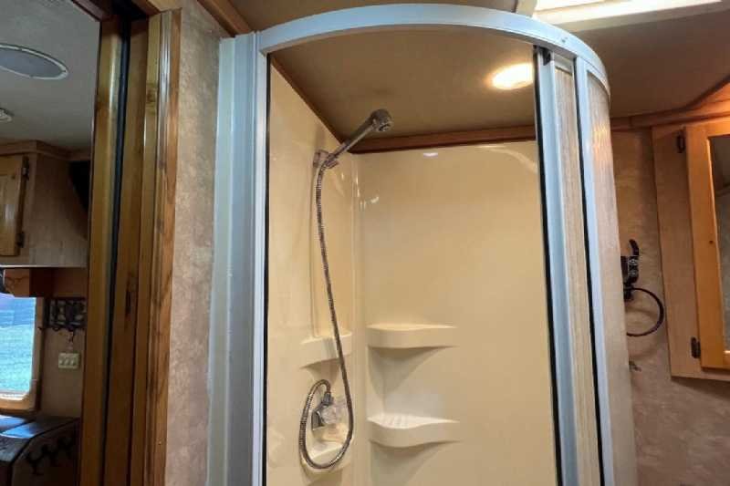 2006 Featherlite 8412LQ 4 Horse Trailer with 12′ Short Wall image 24