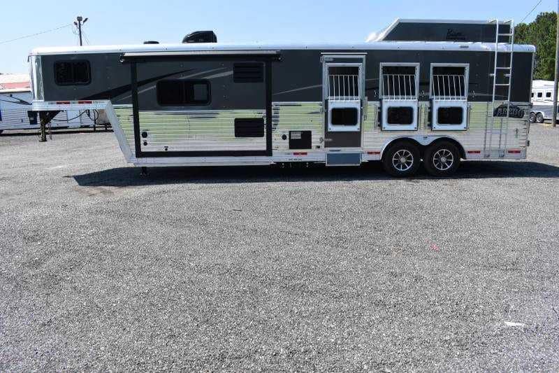 2020 Bison Laredo 3 Horse Trailer with 11′ Short Wall image 9