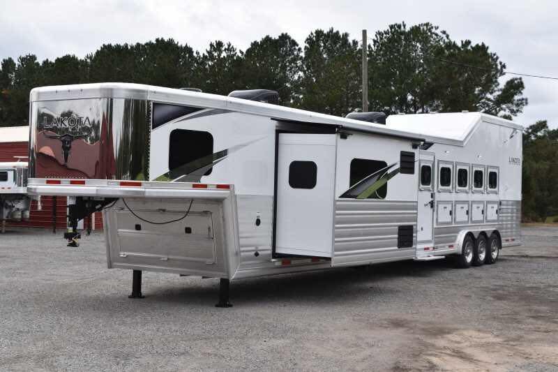 2021 Lakota BigHorn 8519TBB 5 Horse Trailer with 19′ Short Wall image 6