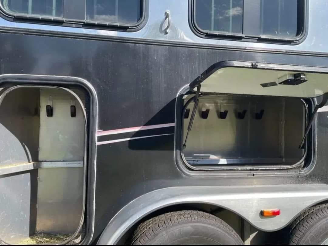 2005 classic aluminum 3 Horse monarch 16 foot image 5