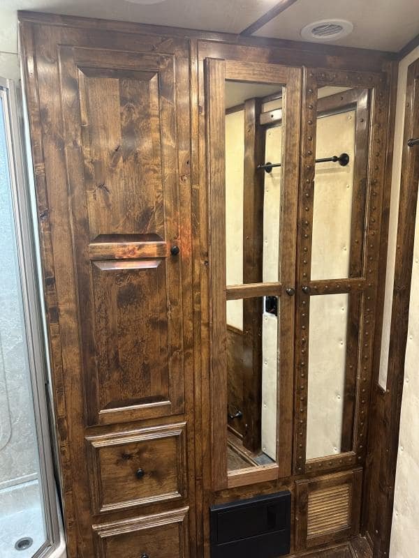 2007 4 Star 4 Horse 14′ Outlaw LQ Slide Out image 21