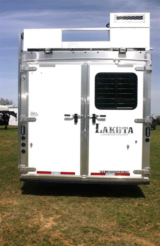 2019 Lakota Charger 4 Horse LQ with 15′ Short Wall image 4