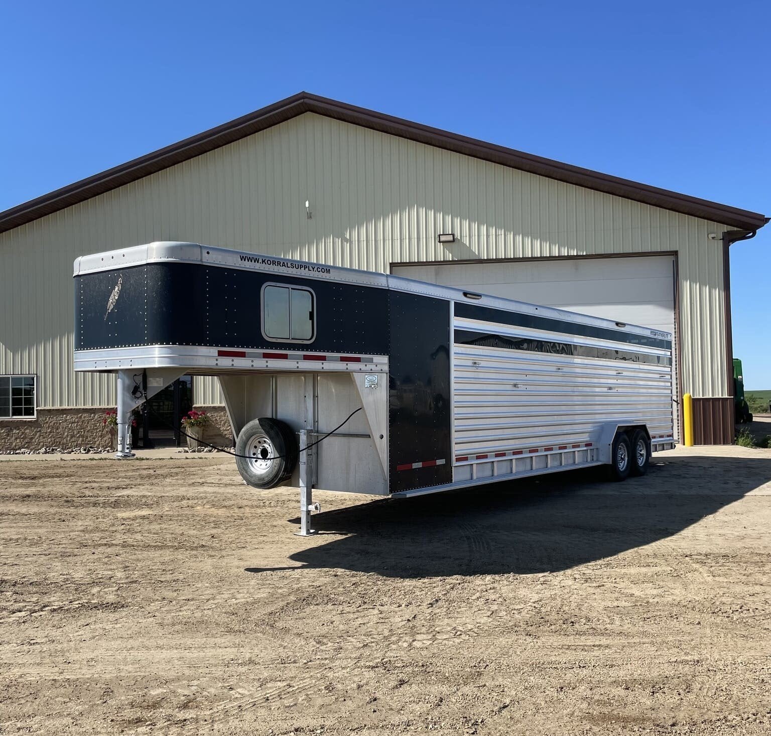 2013 Featherlite 30FT Stock Combo – 3 Compartments image 12