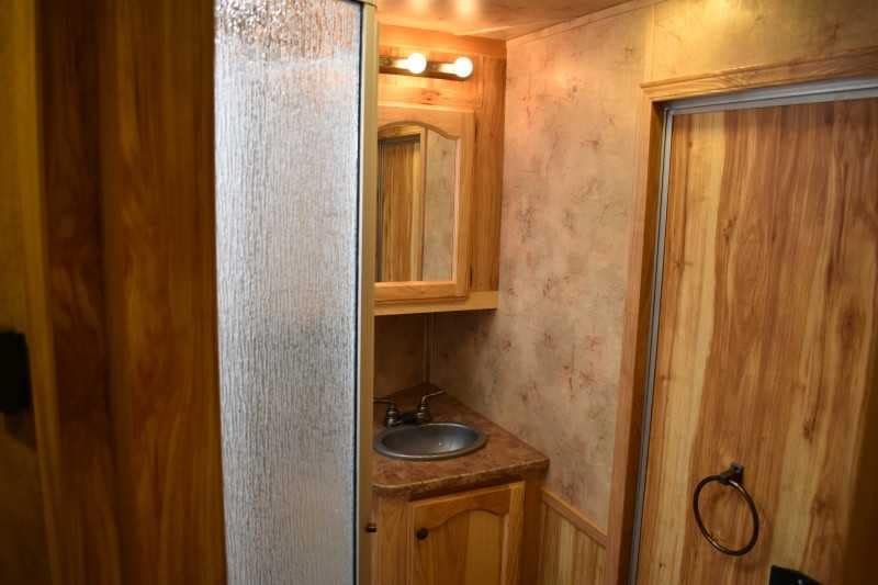 2015 Lakota 8411GLQ 4 Horse Trailer with 11′ Short Wall image 15