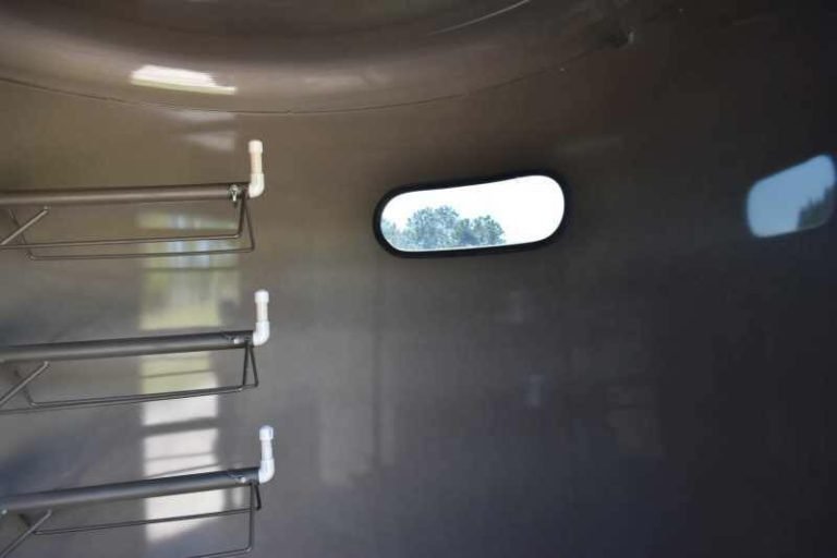 2017 CM 3HSLBP 3 Horse Trailer image 5