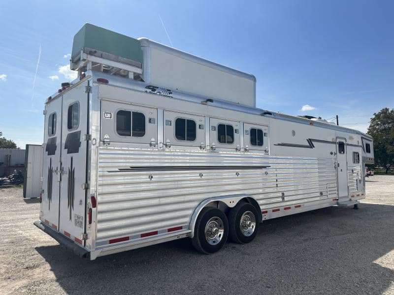 2007 4 Star 4 Horse 14′ Outlaw LQ Slide Out image 4