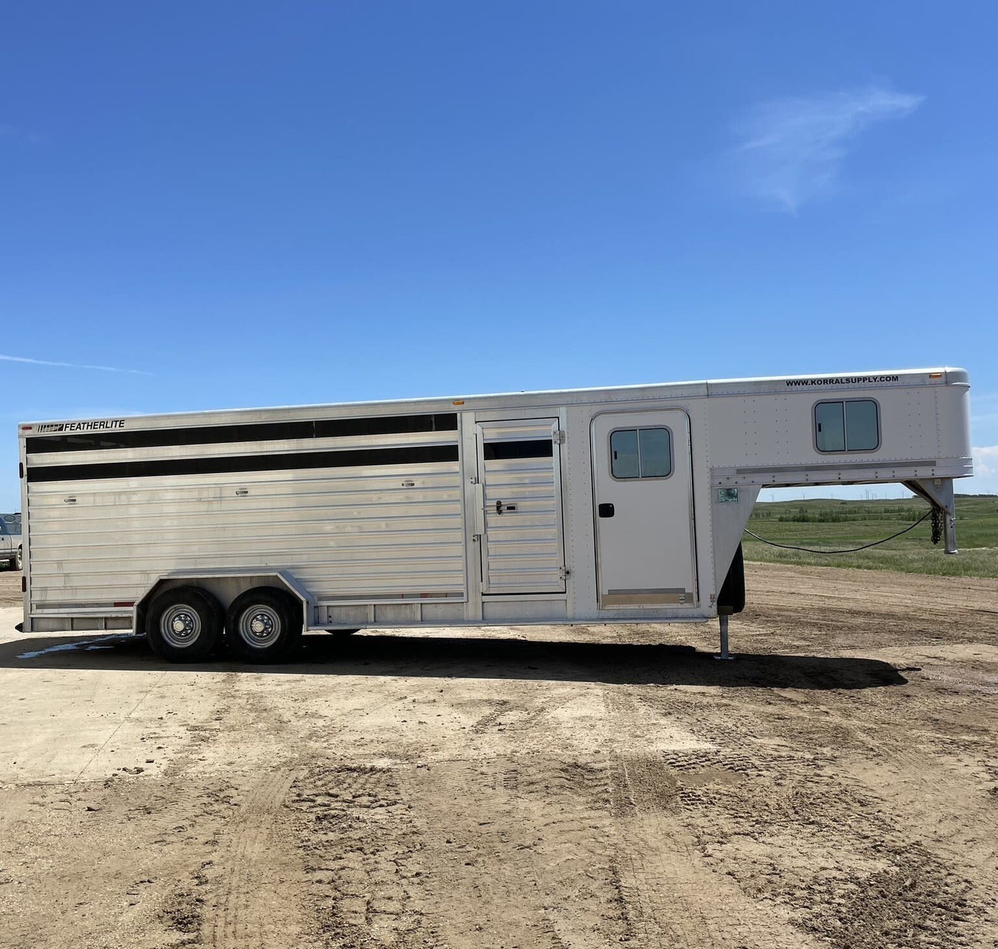 Used 2010 Featherlite 24FT Stock Combo – 2 Compartments image 2