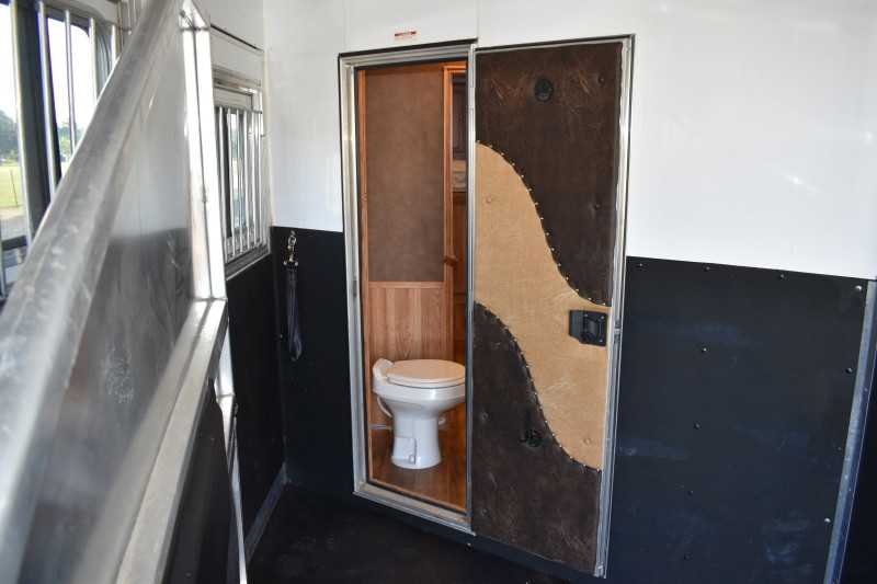 2015 Exiss 7308LQ 3 Horse Trailer with 8′ Short Wall image 26