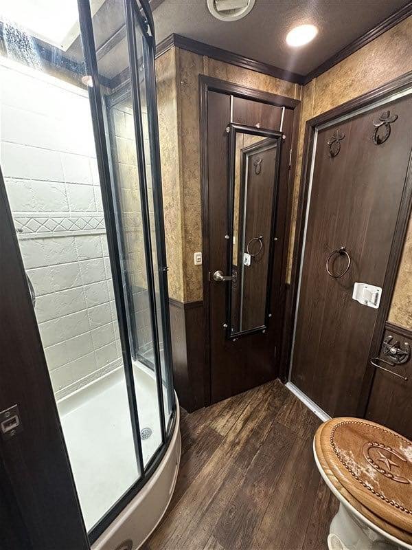 2014 Lakota Bighorn 8416, Generator, Couch, Dinette 17’ Shortwall, 4 Horse Trailer, 12′ Slide. image 15