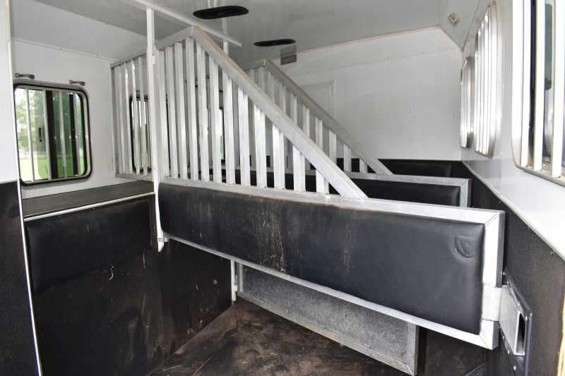2015 Bison Ranger 3LQ Horse Trailer with 10′ Short Wall image 23