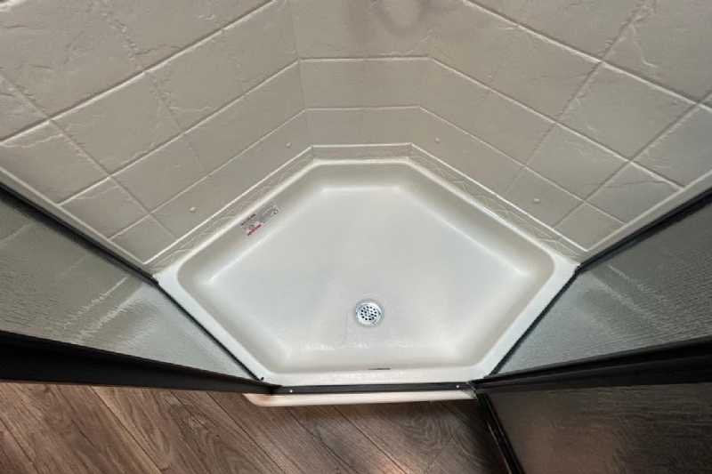 New 2024 Lakota 8313RKBGLQ Charger 3 Horse Trailer with 13′ Short Wall image 24