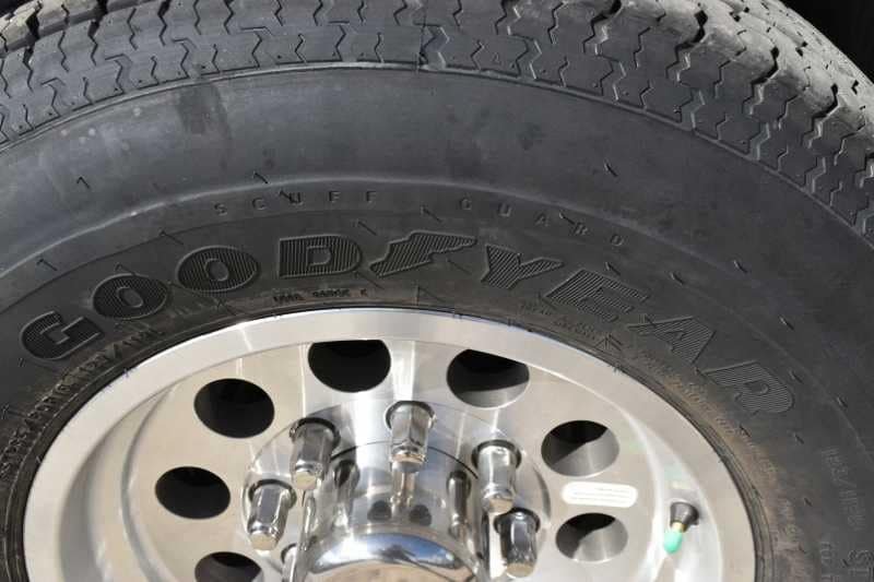 2018 Lakota 84HBPSL 4 Horse Trailer with 2′ Short Wall image 15