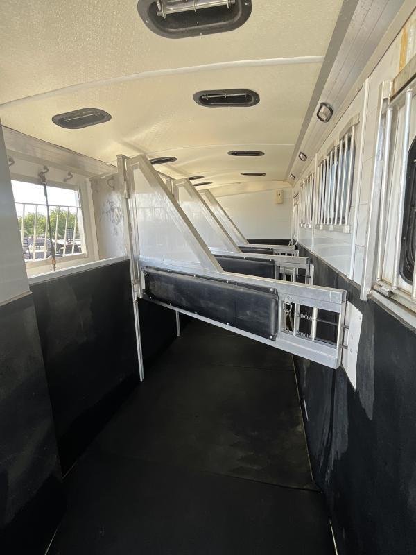 2005 Jamco 4 Horse Gooseneck Trailer image 25