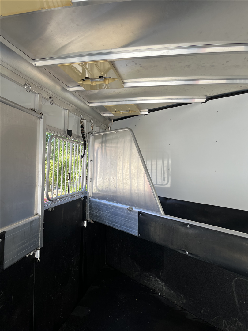 2013 Sundowner Trailers Sportman 3 Horse Triler image 2