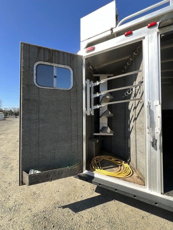 2009 Platinum Coach 3 H 16′ SW w/Outlaw Conversion image 13