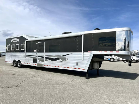 Used 2013 Bloomer 4 Horse 16′ LQ, 7’Slide, Air Ride, Pod, Mister/Water Sys  Air ride, HWH Slide, Integrated Pod image 0