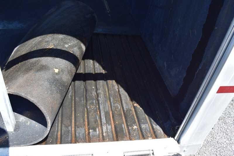 2000 Sundowner 7204GNST 2 Horse Trailer image 13