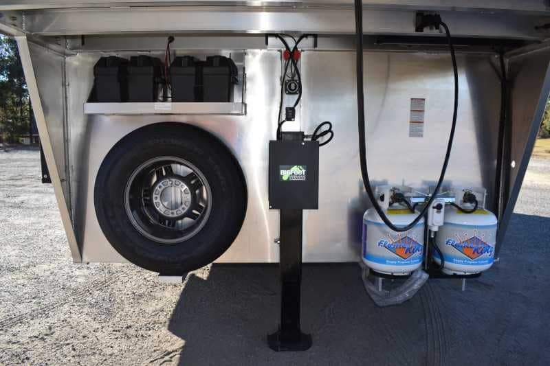 2022 Lakota Charger LQ 2 Horse Trailer with 9′ Short Wall image 4