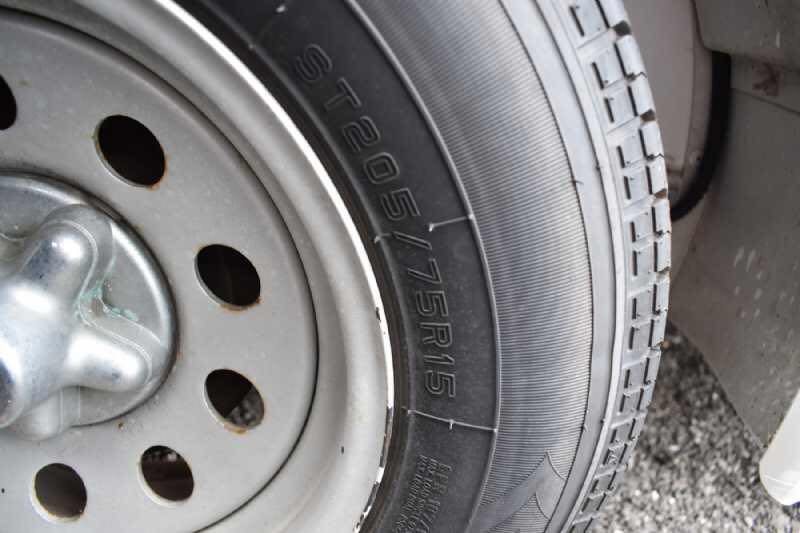 2003 Featherlite 2HST 2 Horse Trailer image 1