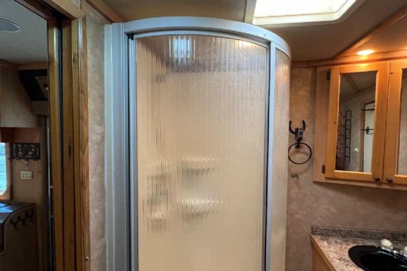 2006 Featherlite 8412LQ 4 Horse Trailer with 12′ Short Wall image 23