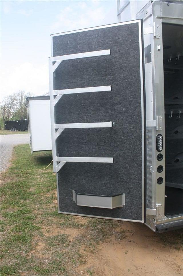 2019 Lakota Charger 4 Horse LQ with 15′ Short Wall image 9