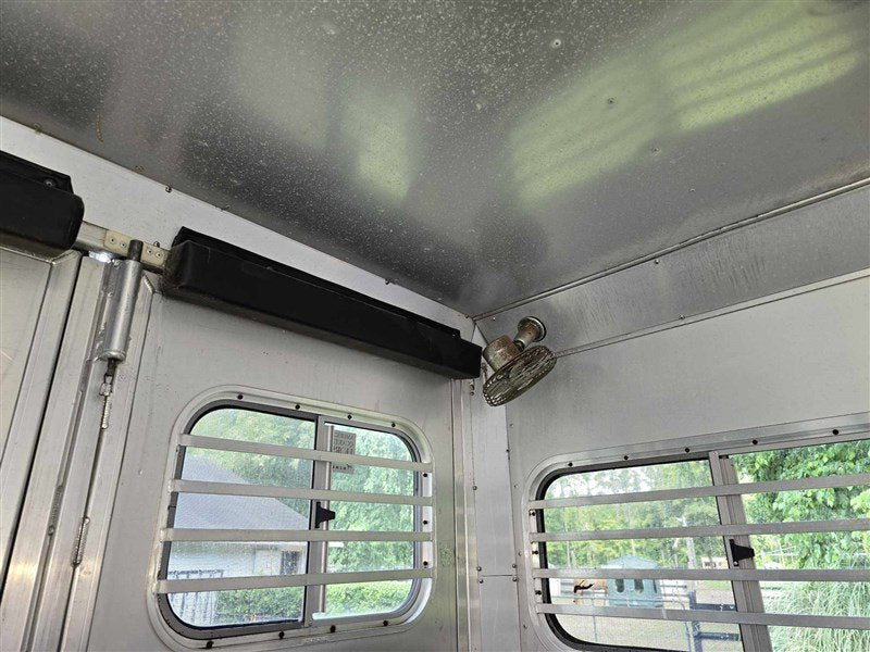 2000 C&C 2 horse Gooseneck image 11