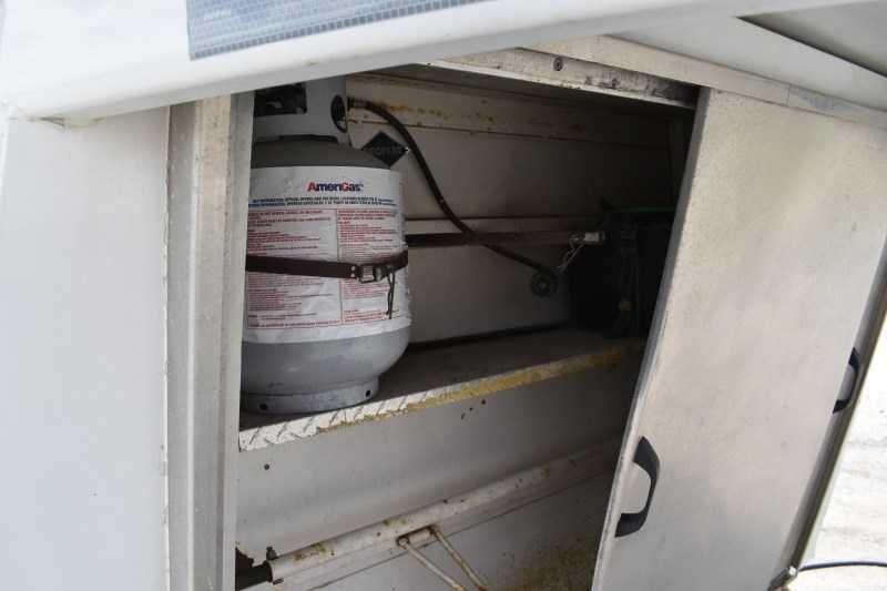 2007 American Spirit 8410GLQ 4 Horse Trailer with 10′ Short Wall image 7