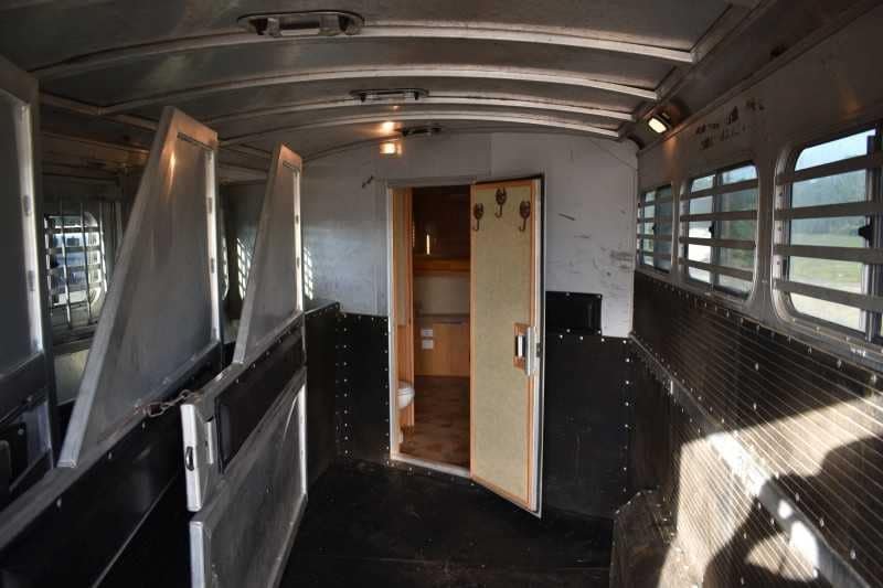 2006 Platinum 8410LQ 4 Horse Trailer with 9′ Short Wall image 26