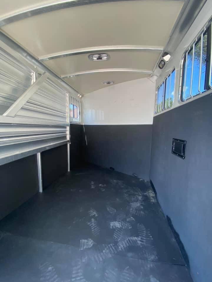 2011 Cimarron 3 Horse Bumper Pull image 8