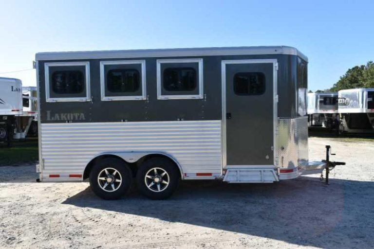 2018 Lakota 83HBPSL 3 Horse Trailer image 6