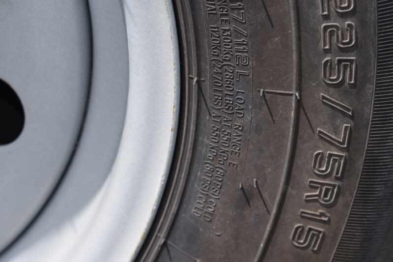 2014 Shadow 7208GLQ 2 Horse Trailer with 8′ Short Wall image 28