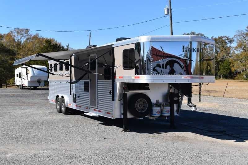 2015 Lakota 8411GLQ 4 Horse Trailer with 11′ Short Wall image 4