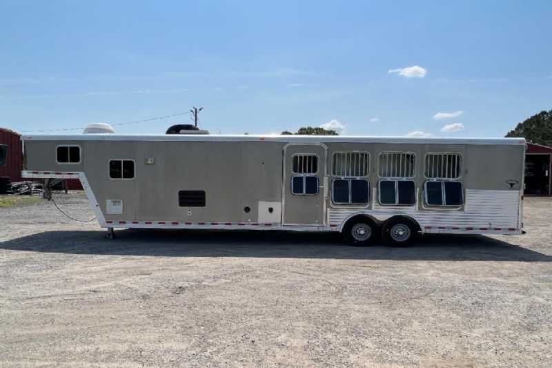2006 Featherlite 8412LQ 4 Horse Trailer with 12′ Short Wall image 3