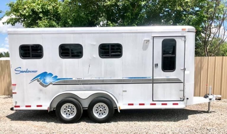 1998 Sundowner 3 Horse Slant image 16