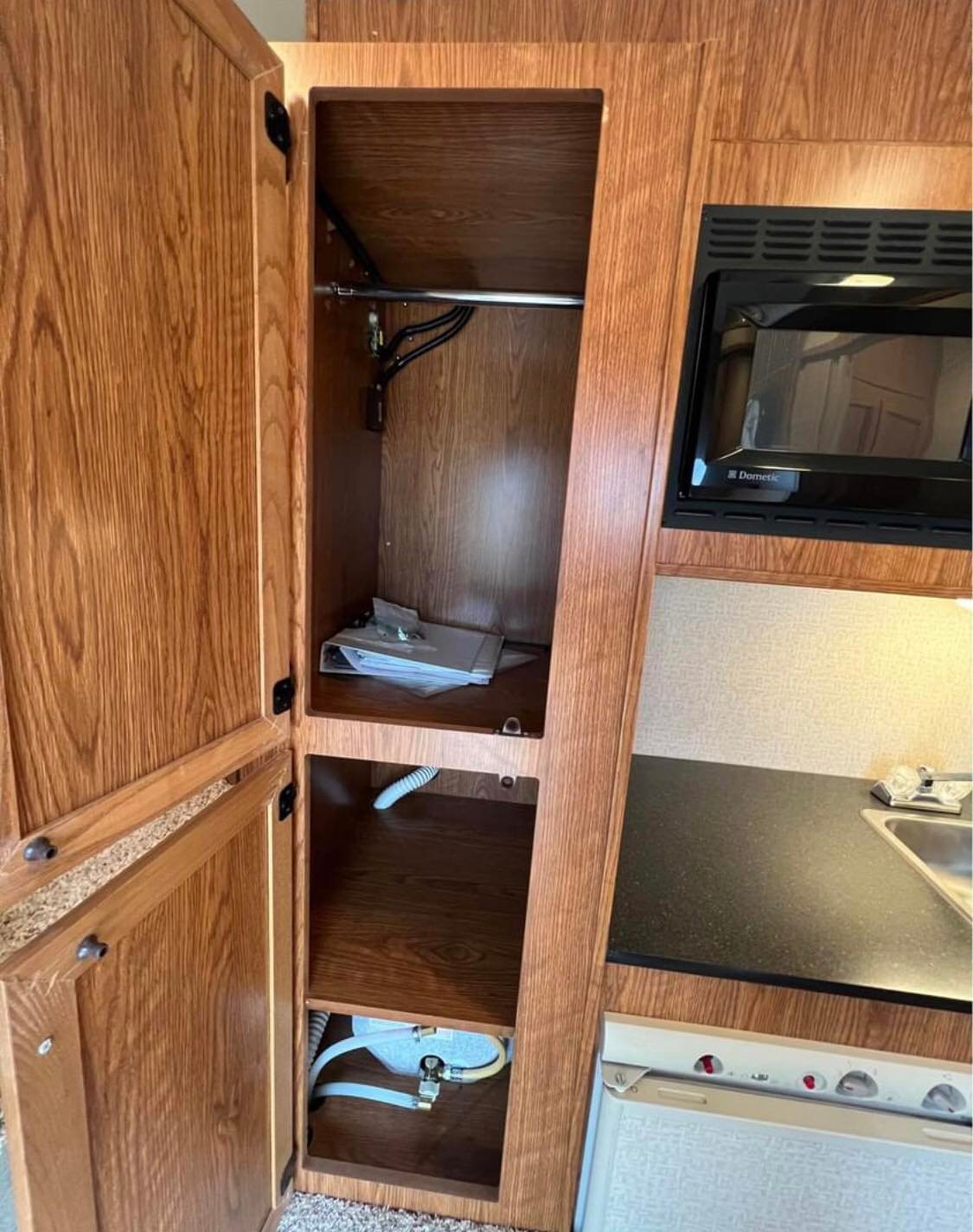 2007 Featherlite 3 horse slant load trailer image 14