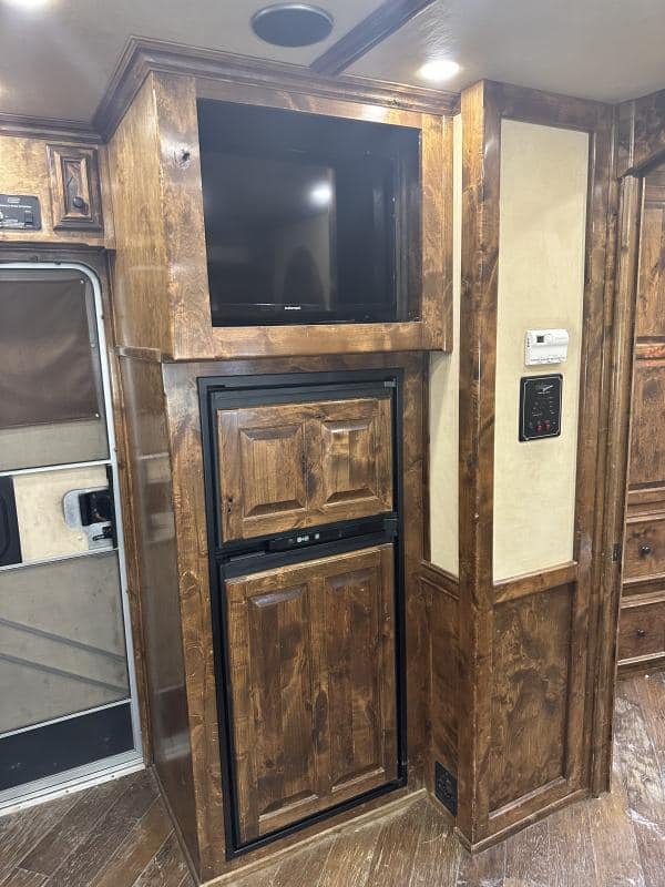 2007 4 Star 4 Horse 14′ Outlaw LQ Slide Out image 16