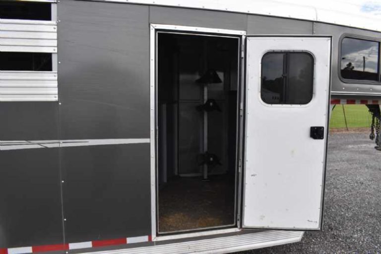 2018 Adam 7304GN 3 Horse Trailer image 7