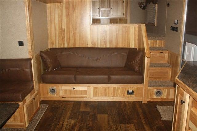 2019 Lakota Charger 4 Horse LQ with 15′ Short Wall image 16