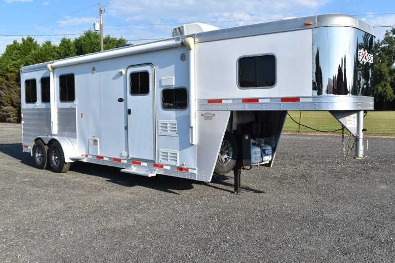 2015 Exiss 7308LQ 3 Horse Trailer with 8′ Short Wall image 2