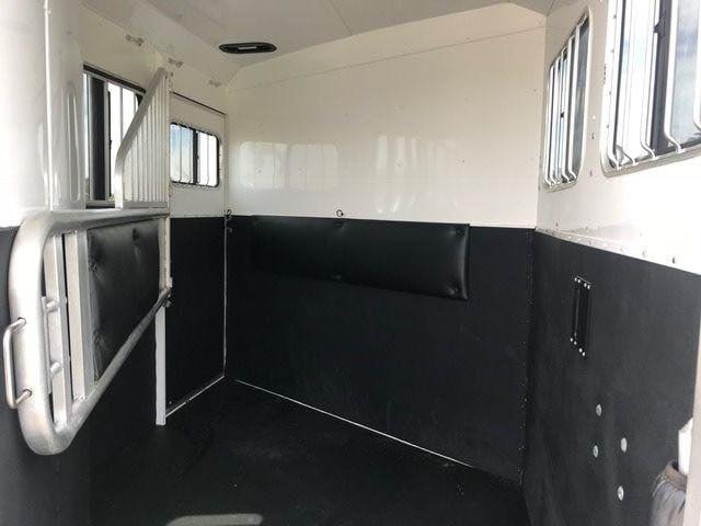 2010 Merhow 2 Horse Slant image 15