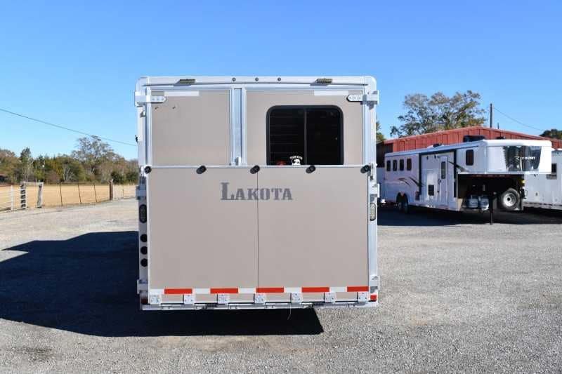 2015 Lakota 8411GLQ 4 Horse Trailer with 11′ Short Wall image 18