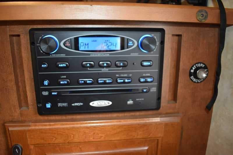 2015 Bison Ranger 3LQ Horse Trailer with 10′ Short Wall image 13