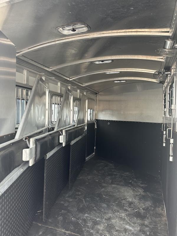 2004 Cherokee Trailers 4H GN Horse Trailer image 9