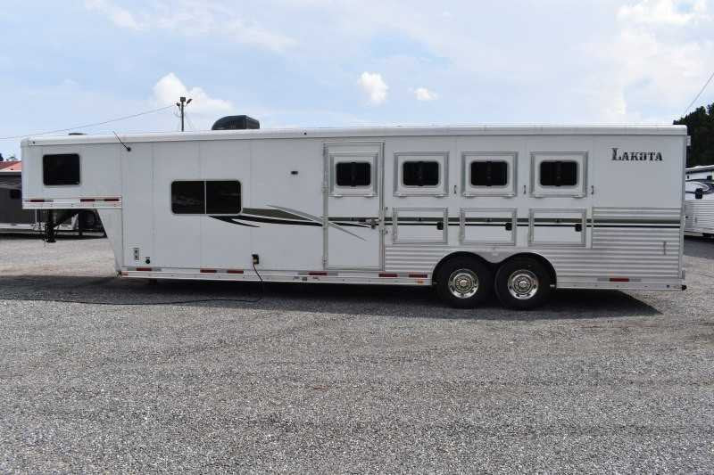 2013 Lakota Charger 8411LQ 4 Horse Trailer with 13′ Short Wall image 4