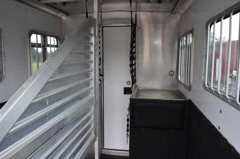 2003 Featherlite 2HST 2 Horse Trailer image 4