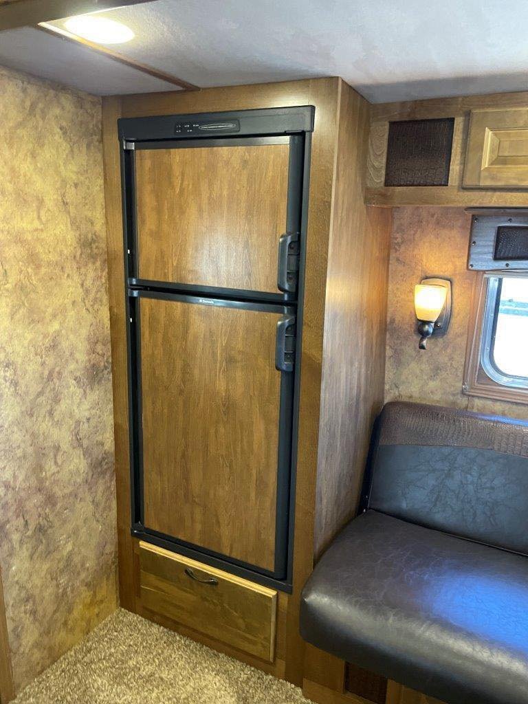 2015 Lakota Bighorn Edition 8414 4 Horse Trailer With Living Quarters “1 Slide” image 15