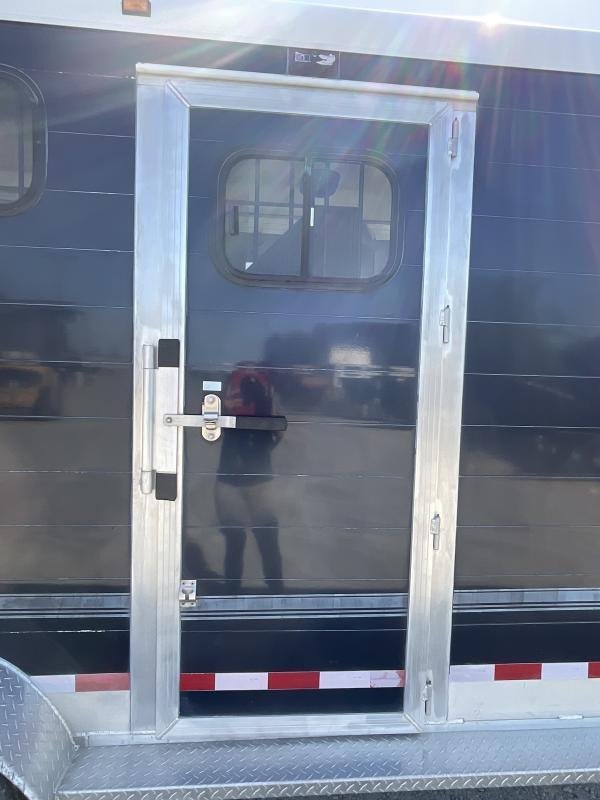 2005 Jamco 4 Horse Gooseneck Trailer image 33