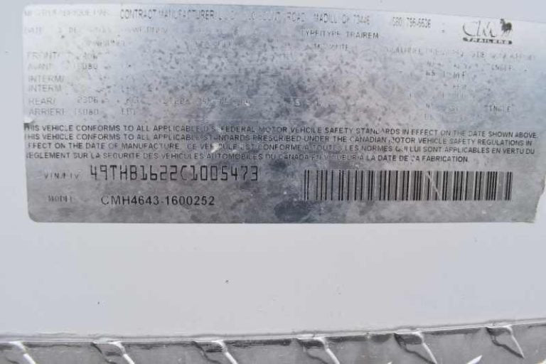 2012 CM 3HBP 3 Horse Trailer image 1