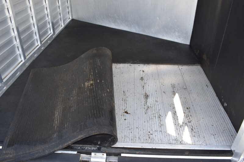 2014 Sundowner 2 Horse Gooseneck Trailer image 7